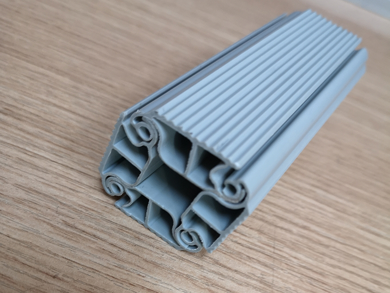 PVC-U異型材的生產過程中外表變色的問題